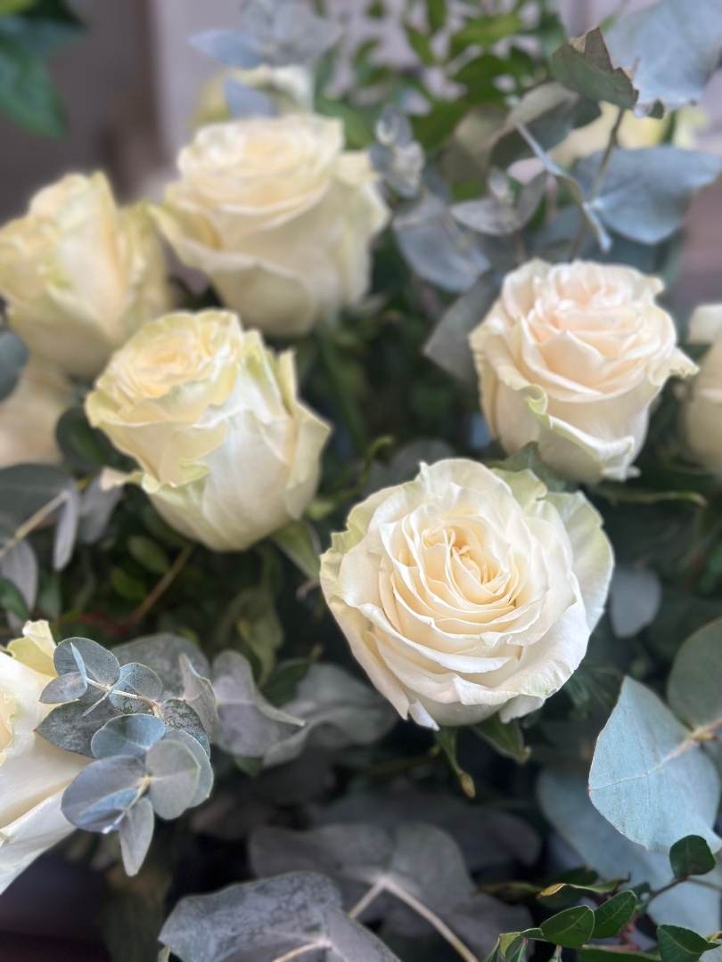 The Luxury White Rose Box