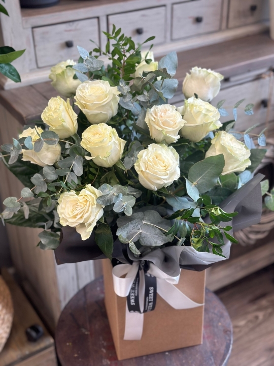 The Luxury White Rose Box